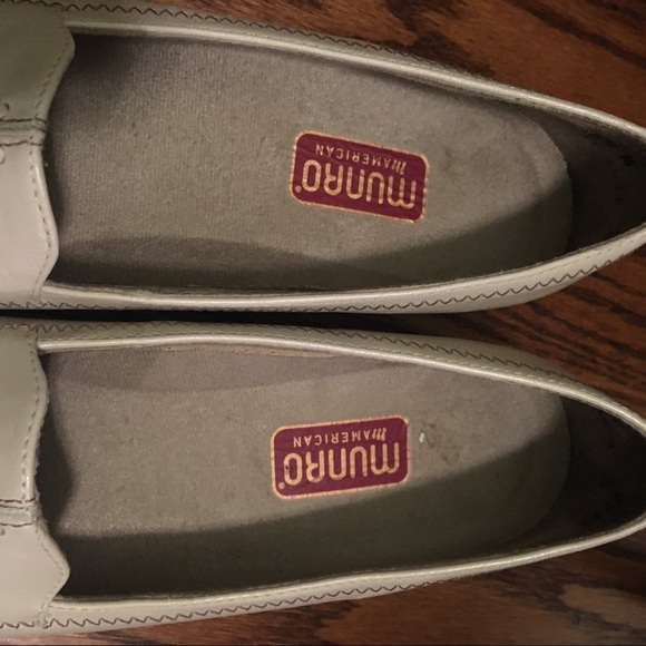 Munro American 6.5 almond stitched loafer - Picture 4 of 6